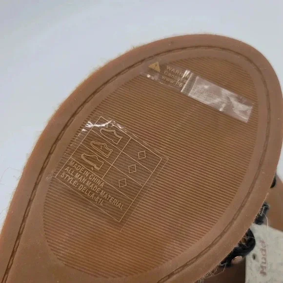 NWT Mudd Women's Studded Black Gold Ankle Zip Sandals Faux Leather Sz 8 - Picture 2 of 11